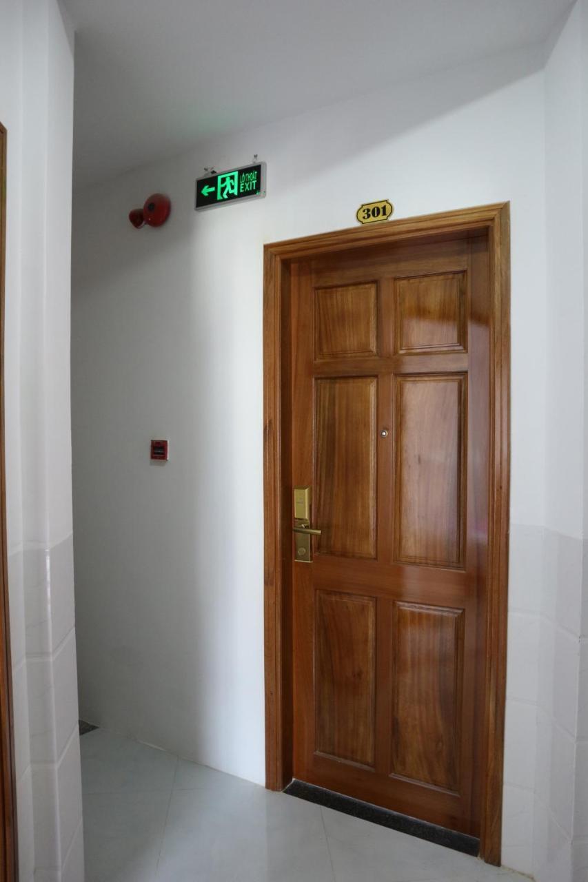 Anh Quan Hotel Куинён Экстерьер фото