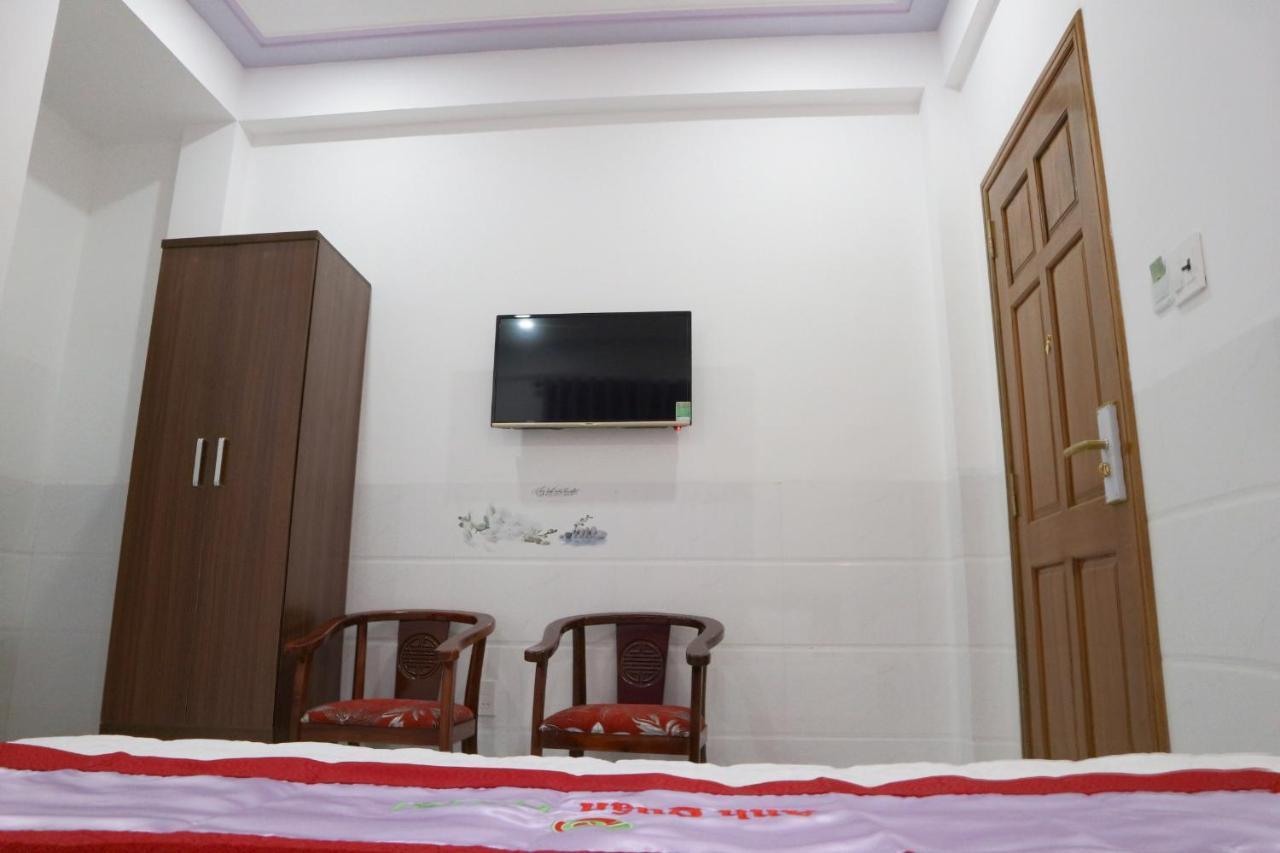 Anh Quan Hotel Куинён Экстерьер фото