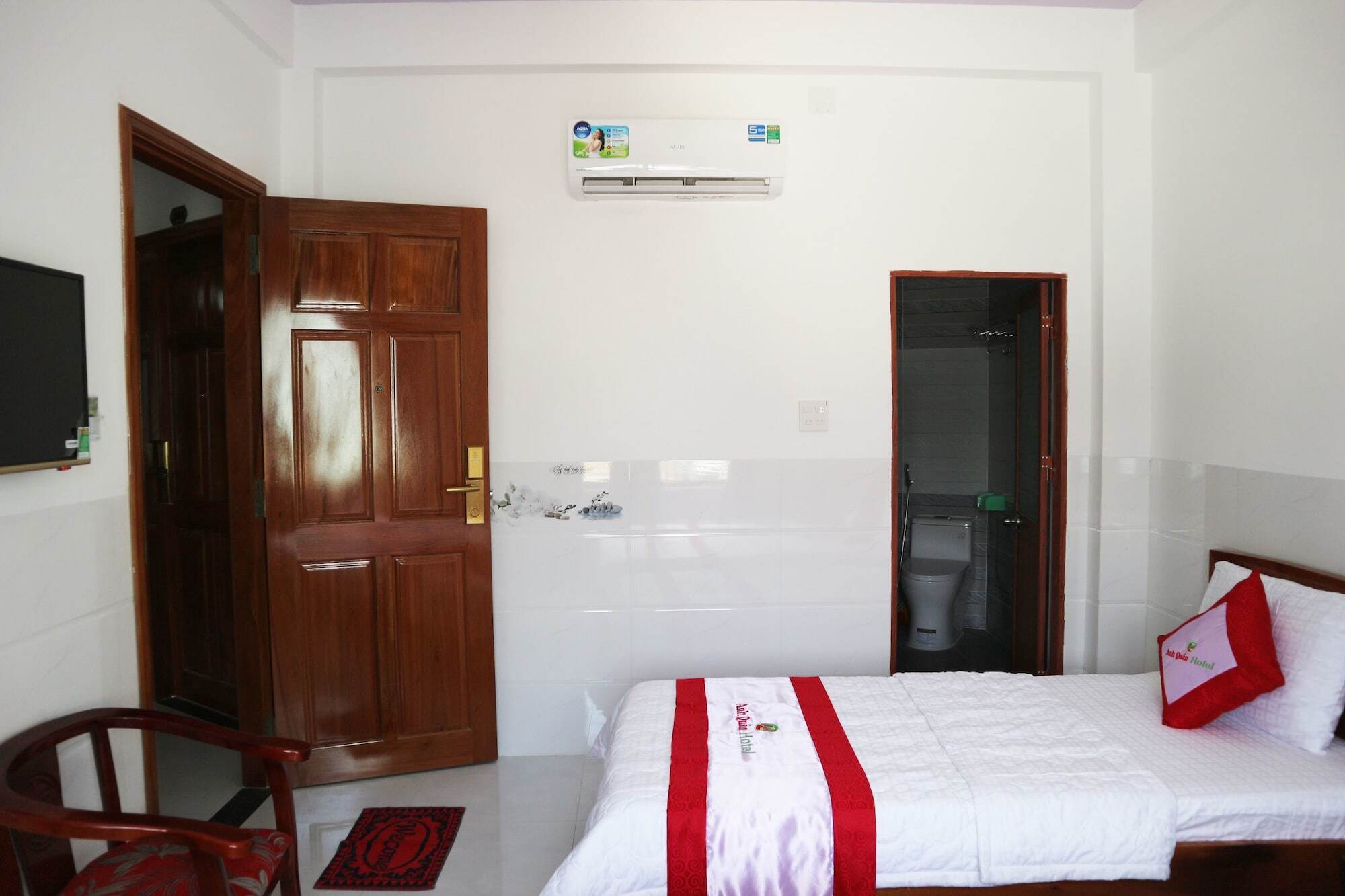 Anh Quan Hotel Куинён Экстерьер фото