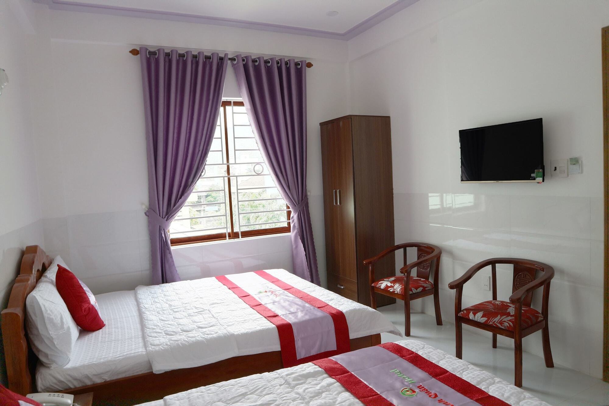 Anh Quan Hotel Куинён Экстерьер фото